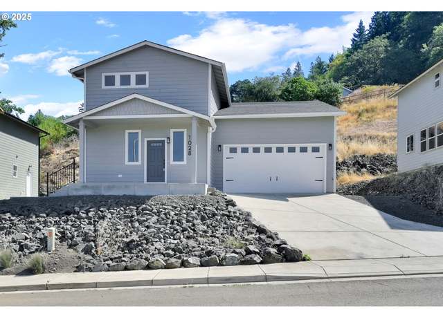 Property at 1028 Forest Heights St, Sutherlin, OR 97479, 4 beds, 3 baths