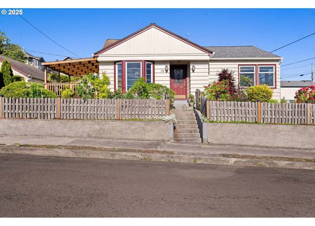 Property at 719 6th St, Astoria, OR 97103, 2 beds, 0.5 baths