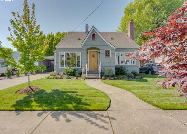Property at 218 NW 7th St, Mcminnville, OR 97128, 3 beds, 2.5 baths