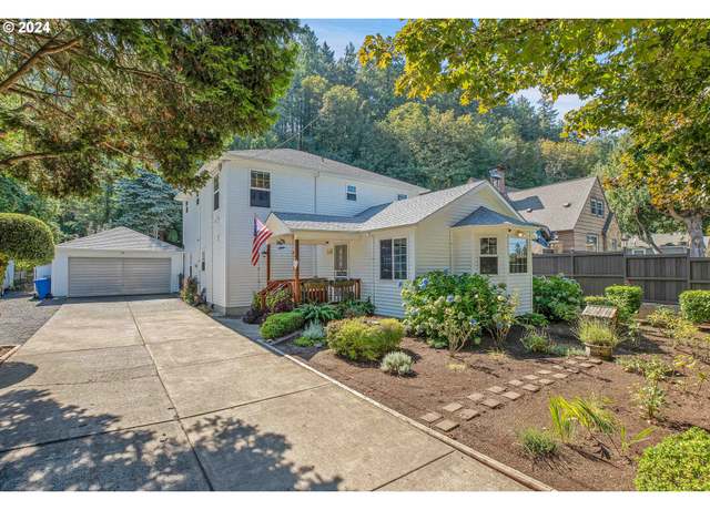 Property at 10724 SE Clinton St, Portland, OR 97266, 5 beds, 3 baths