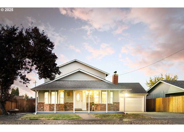 Property at 551 W B St, Lebanon, OR 97355, 3 beds, 2 baths
