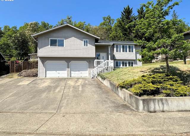Property at 2500 NW Loma Vista Dr, Roseburg, OR 97471, 4 beds, 2.5 baths