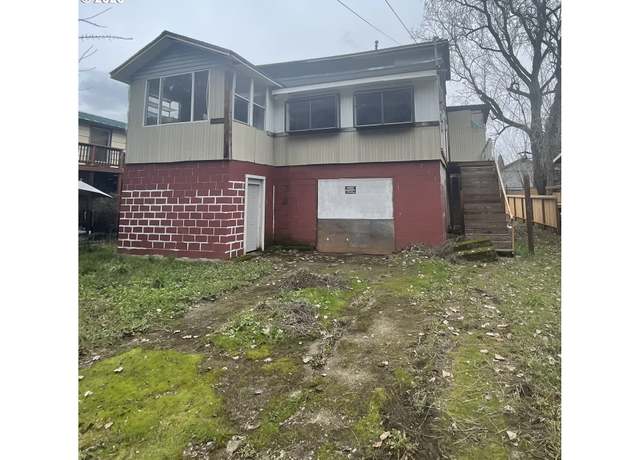 Property at 195 SE Mill St, Myrtle Creek, OR 97457, 3 beds, 2 baths