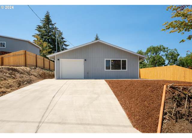 Property at 1237 SE Washington Ave, Roseburg, OR 97470, 3 beds, 2 baths