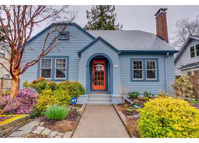 Property at 2014 SE 59th Ave, Portland, OR 97215, 4 beds, 2.5 baths