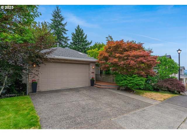 Property at 7765 SW Carrollon Dr, Beaverton, OR 97007, 4 beds, 2.5 baths