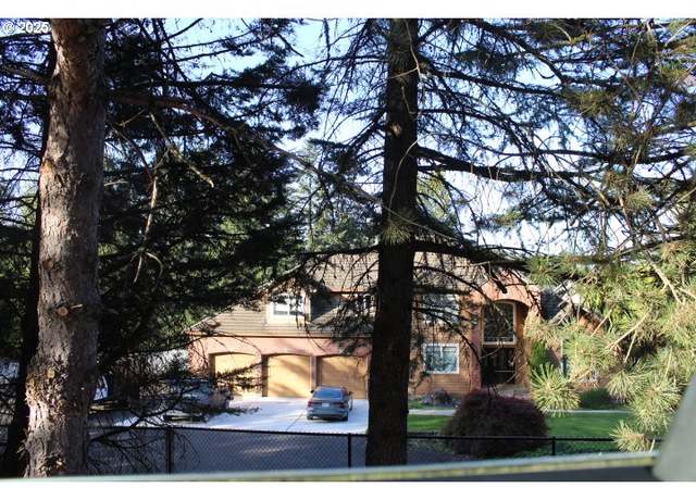 Property at 14387 SE Aldridge Rd, Happy Valley, OR 97086, 4 beds, 3.5 baths