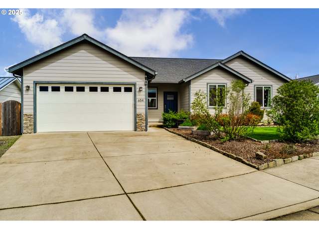 Property at 654 Wilson Ave, Cottage Grove, OR 97424, 3 beds, 2 baths
