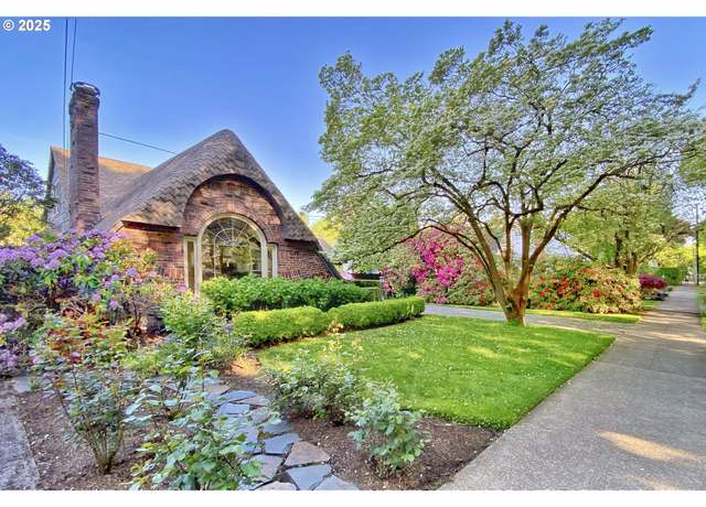 Property at 7111 SE Reed College Pl, Portland, OR 97202, 3 beds, 3 baths