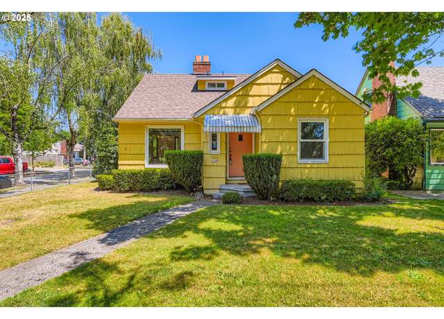 Property at 4949 N Willamette Blvd, Portland, OR 97203, 7 beds, 3 baths