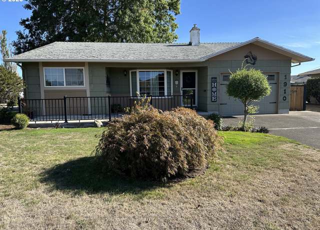 Property at 1910 Country Club Rd, Woodburn, OR 97071, 2 beds, 1.5 baths