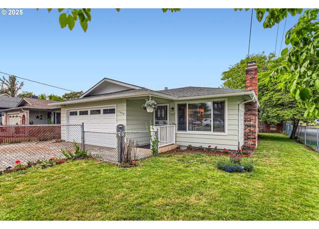 Property at 7929 SE Knight St, Portland, OR 97206, 3 beds, 1.5 baths