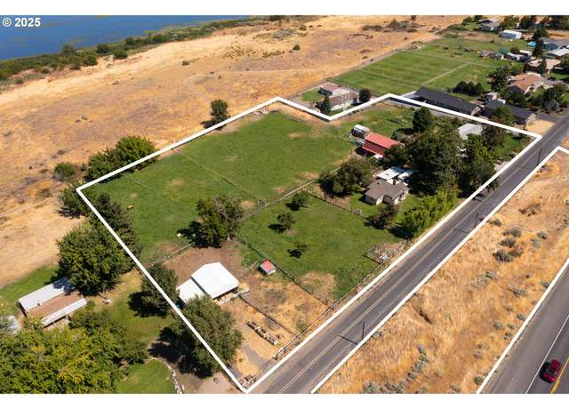 Property at 28473 Southshore Dr, Umatilla, OR 97882, 4 beds, 3 baths