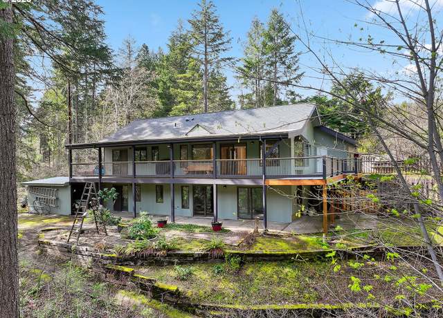 Property at 321 Lakeview Rd, White Salmon, WA 98672, 4 beds, 3.5 baths