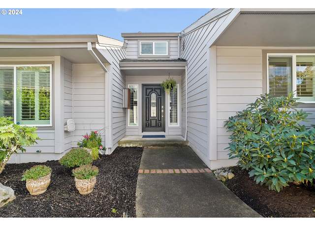 Property at 8070 SW Fairway Dr, Wilsonville, OR 97070, 2 beds, 2 baths