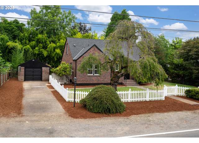 Property at 13519 SE Harold St, Portland, OR 97236, 5 beds, 2 baths