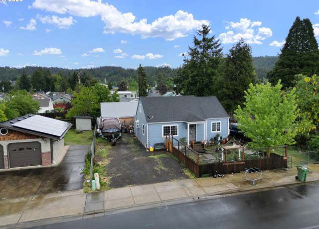 Property at 1330 S 4th St, Cottage Grove, OR 97424, 4 beds, 1 bath