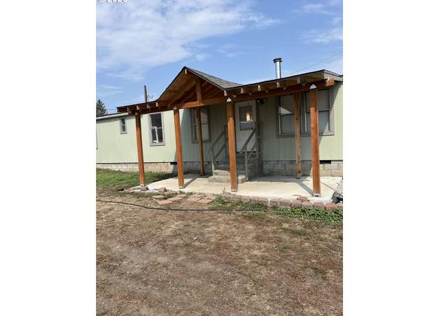Property at 150 S 15th Ave, Elgin, OR 97827, 3 beds, 2 baths