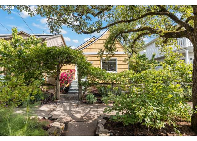 Property at 6809 SE Ramona St, Portland, OR 97206, 3 beds, 2 baths