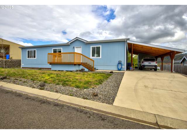 Property at 155 Nestucca Ln, Roseburg, OR 97471, 3 beds, 2 baths
