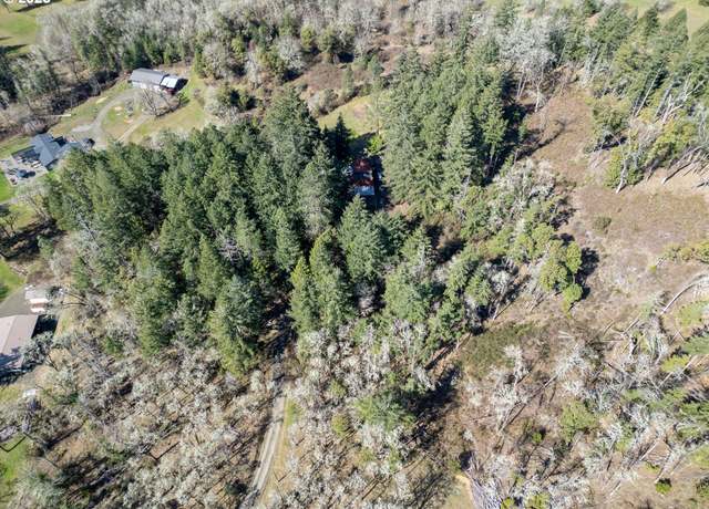 Property at 620 Cleveland Loop Dr, Roseburg, OR 97471