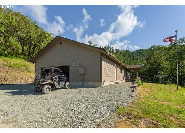 Property at 460 Huckleberry MT Ln, Riddle, OR 97469, 3 beds, 2 baths