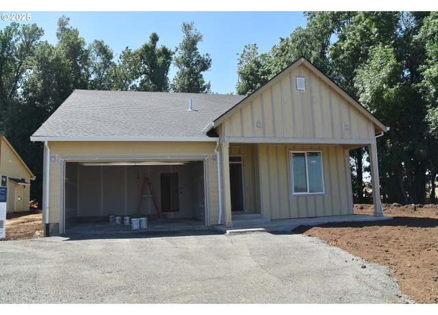 Property at 871 Oakleaf Way, Silverton, OR 97381, 4 beds, 2 baths