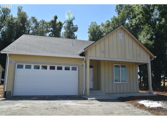 Property at 871 Oakleaf Way, Silverton, OR 97381, 4 beds, 2 baths