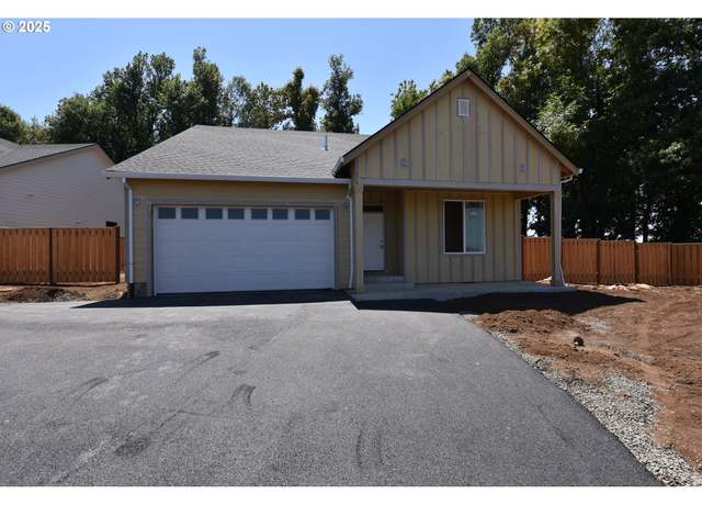 Property at 871 Oakleaf Way, Silverton, OR 97381, 4 beds, 2 baths