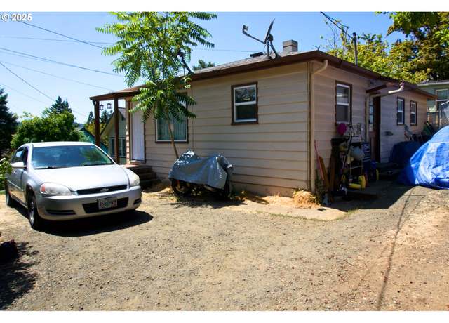 Property at 1552 SE Kane St, Roseburg, OR 97470, 4 beds, 3 baths