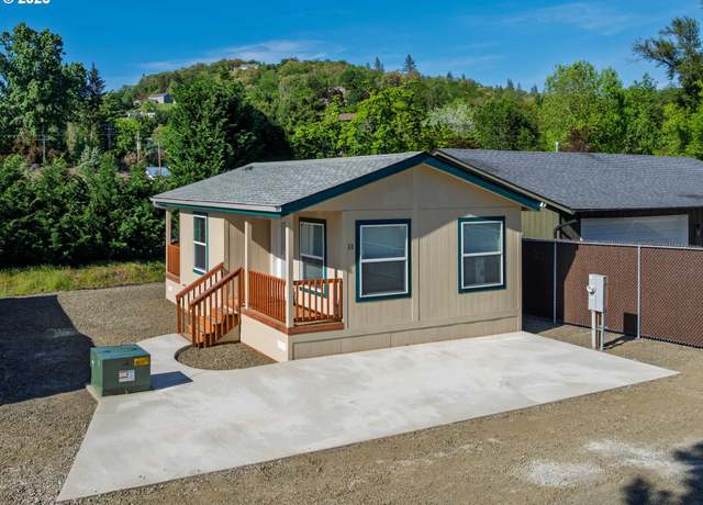 Property at 201 NE Peggy Ave #11, Roseburg, OR 97470, 1 bed, 1 bath