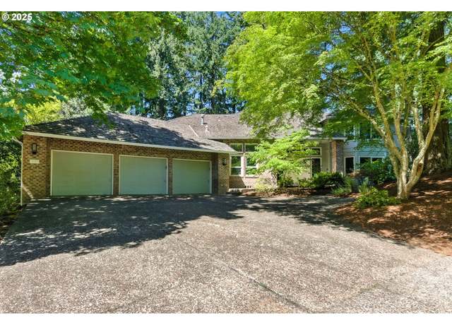 Property at 1075 Schukart Ln, Lake Oswego, OR 97034, 4 beds, 2.5 baths