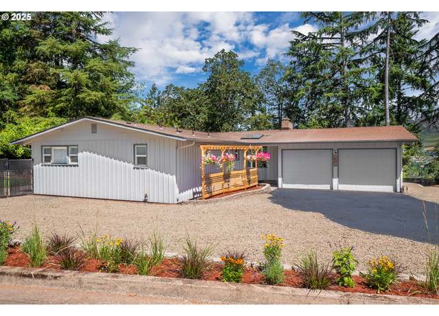 Property at 2505 Highland Oaks Dr, Eugene, OR 97405, 3 beds, 3 baths