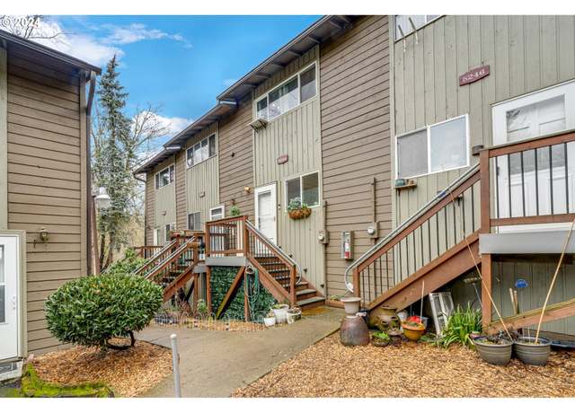 Property at 5244 SW 42nd Ave, Portland, OR 97221, 2 beds, 1 bath