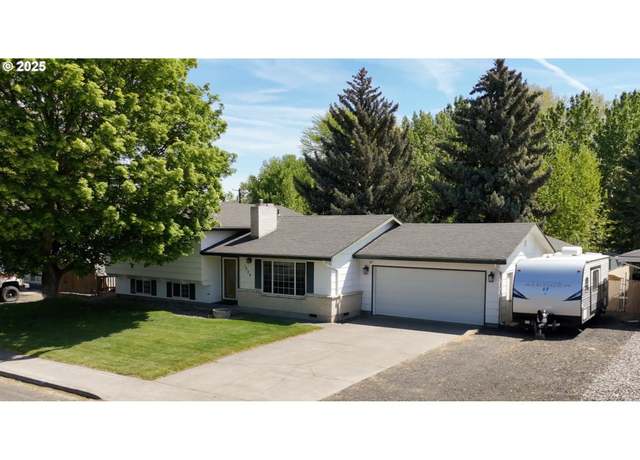 Property at 1524 SW 44th St, Pendleton, OR 97801, 4 beds, 2.5 baths