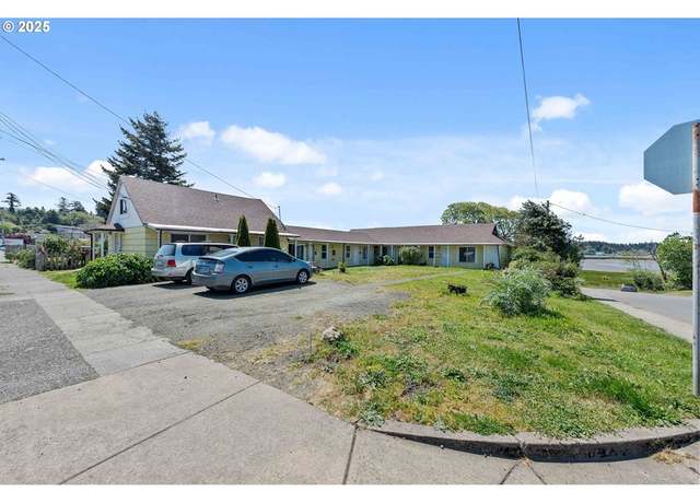 Property at 1902 Monroe St, North Bend, OR 97459, 6 beds, 7 baths