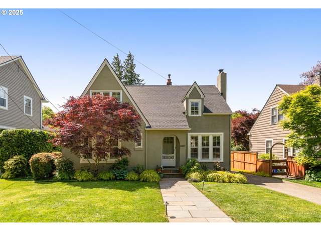 Property at 6807 SE 34th Ave, Portland, OR 97202, 4 beds, 2 baths