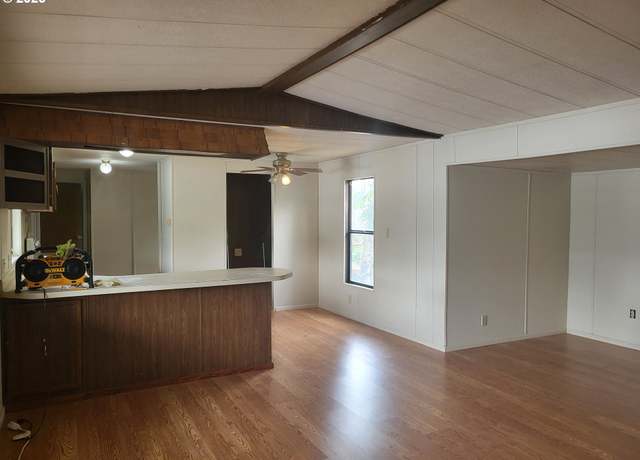 Property at 401 Comstock Rd #9, Sutherlin, OR 97479, 2 beds, 2 baths