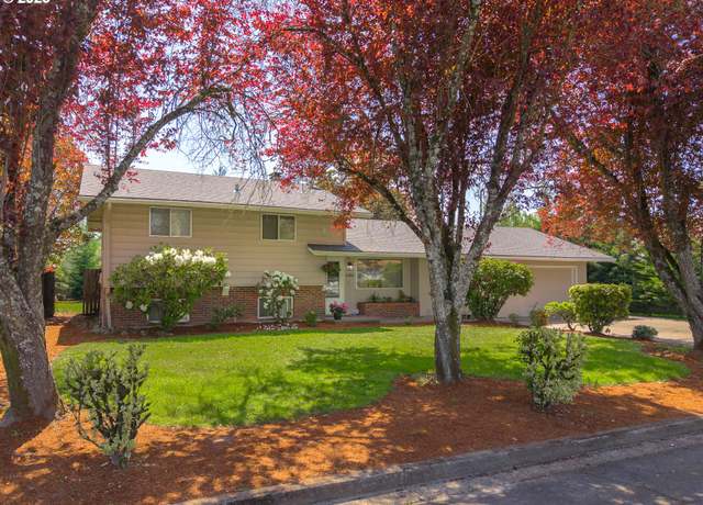 Property at 1806 Laurel Dr, Newberg, OR 97132, 5 beds, 2 baths