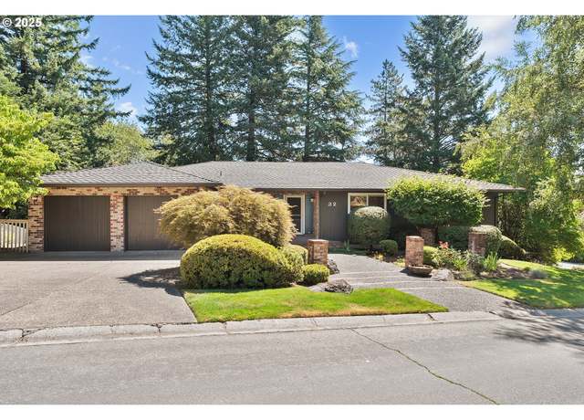 Property at 32 Independence Ave, Lake Oswego, OR 97035, 4 beds, 3.5 baths