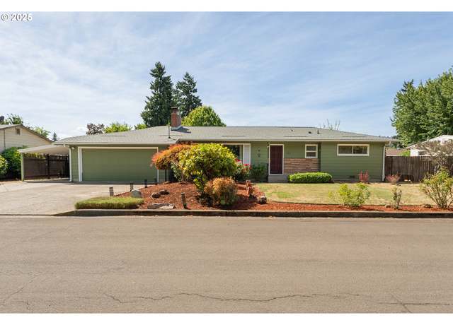 Property at 152 W Cardinal St, Roseburg, OR 97471, 3 beds, 2 baths