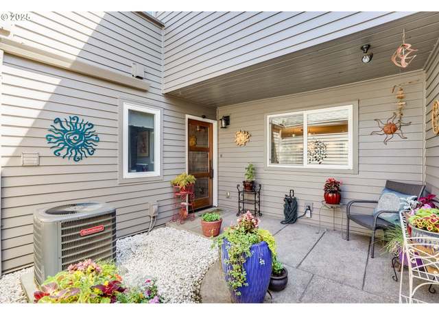 Property at 92 Greenridge Ct, Lake Oswego, OR 97035, 3 beds, 2.5 baths
