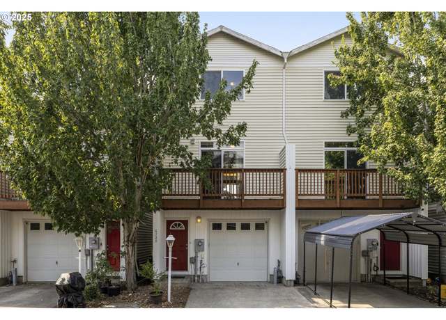 Property at 6720 SE 81st Ave, Portland, OR 97206, 3 beds, 3.5 baths