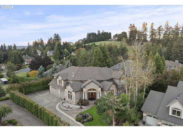 Property at 11747 SE Banbury Cir, Happy Valley, OR 97086, 4 beds, 2.5 baths