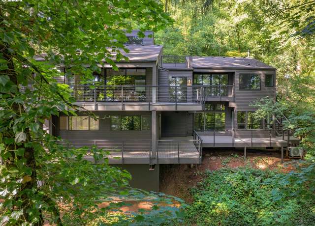 Property at 4731 SW 18th Dr, Portland, OR 97239, 4 beds, 3 baths