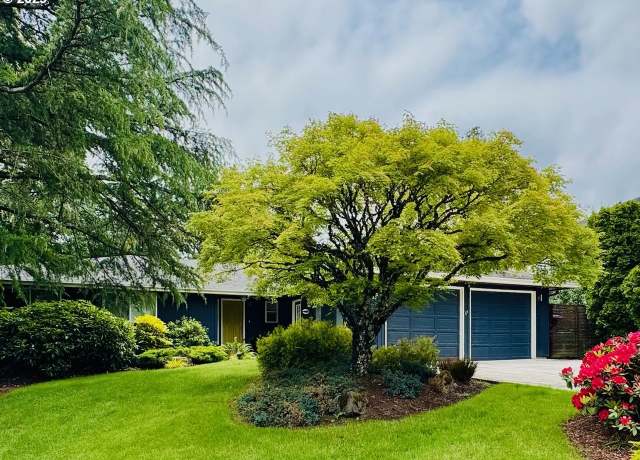 Property at 14422 SE Tenino St, Portland, OR 97236, 3 beds, 2.5 baths