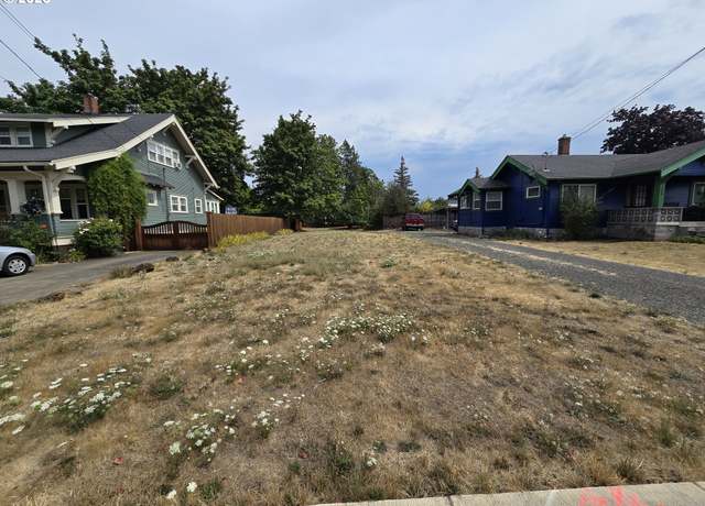 Property at 212 N James St, Silverton, OR 97381
