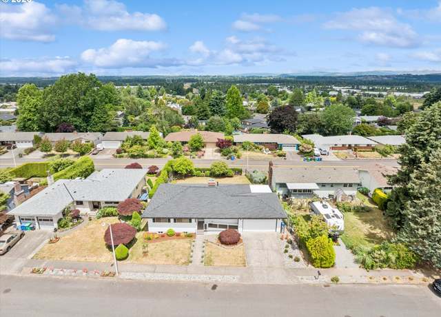 Property at 14205 NE Fremont Ct, Portland, OR 97230, 4 beds, 3 baths