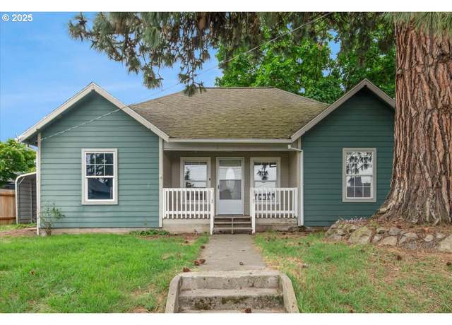 Property at 207 S Swiegle Ave, Molalla, OR 97038, 3 beds, 2 baths