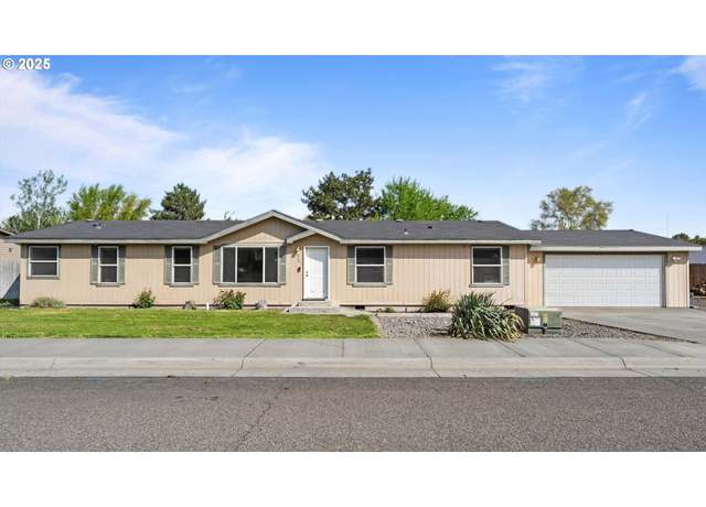 Property at 865 Evelyn St, Hermiston, OR 97838, 4 beds, 2 baths